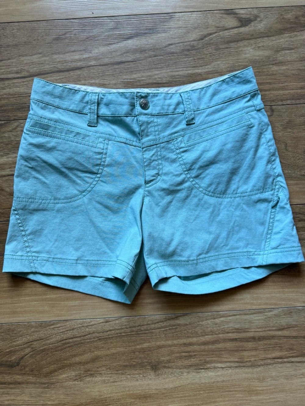 Athleta Light Green Hiking Shorts Size 6 Zip Pocket Performance Outdoor